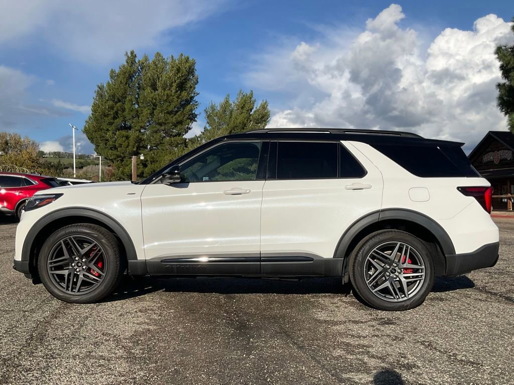 Certified 2025 Ford Explorer ST-Line w/ Premium Package image 3