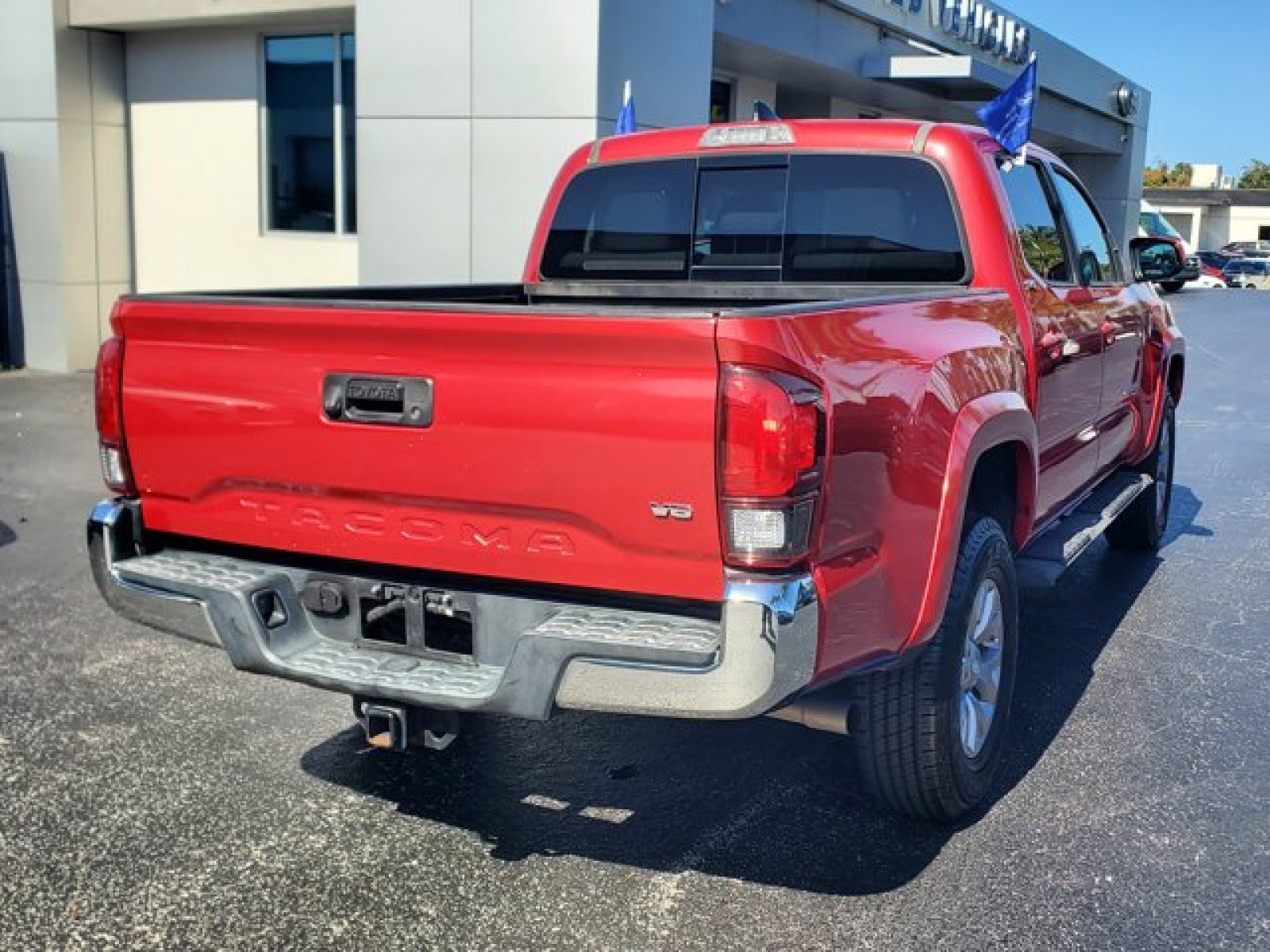 Used 2018 Toyota Tacoma SR5 image 7
