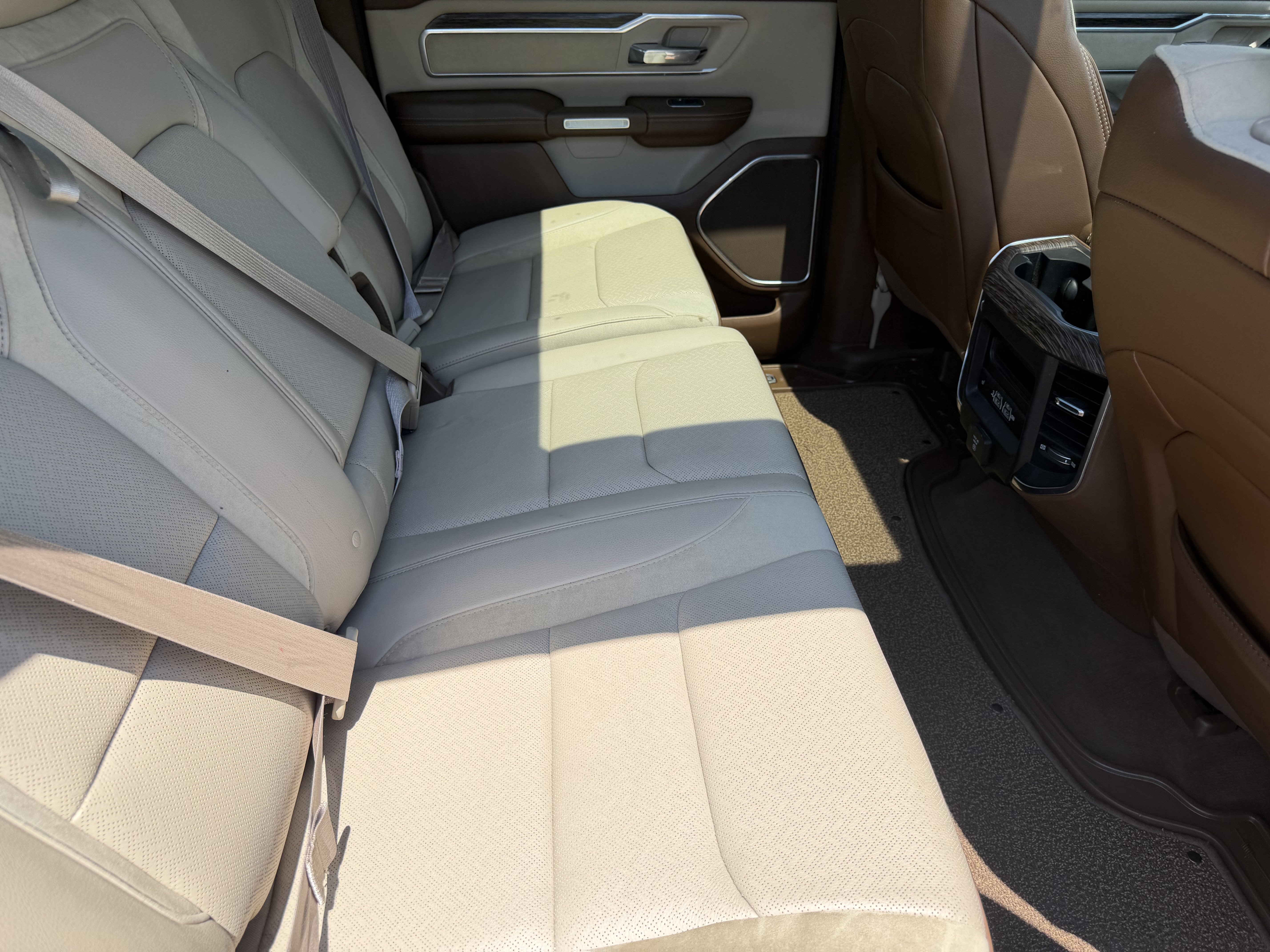 Used 2020 RAM 1500 Laramie AWD/4WD image 12