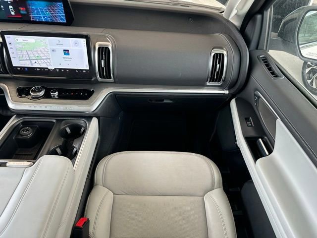 Certified 2025 Ford Expedition Max Platinum w/ Driver's Package AWD/4WD image 13