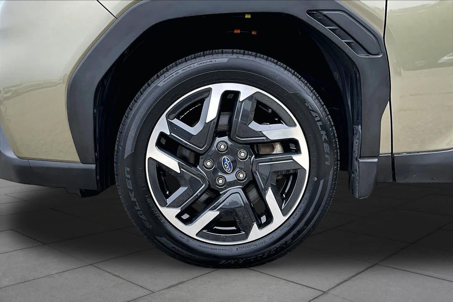 Used 2025 Subaru Forester Limited AWD/4WD image 11