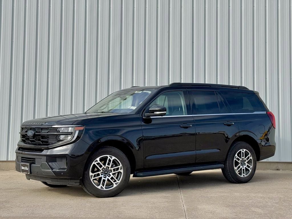 Certified 2025 Ford Expedition Active AWD/4WD image 2