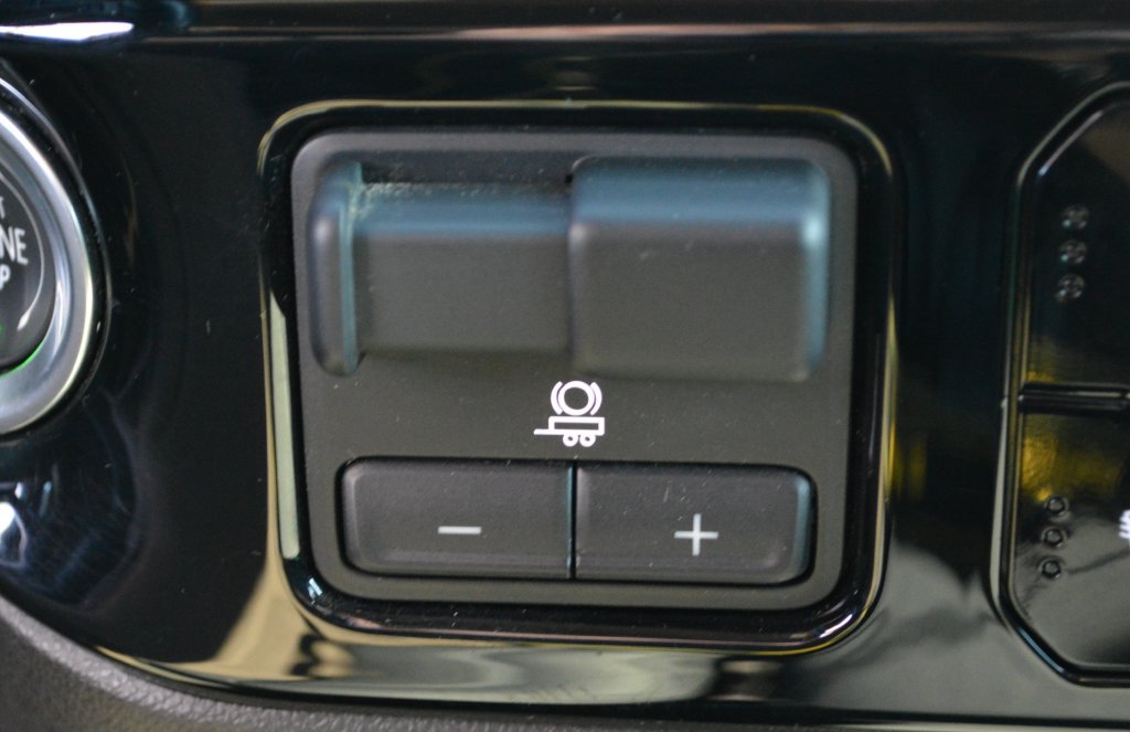 Used 2023 Chevrolet Silverado 1500 LT AWD/4WD image 16