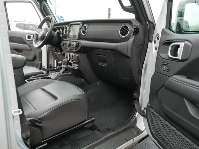 Used 2023 Jeep Wrangler Unlimited Sahara w/ Cold Weather Group AWD/4WD image 19