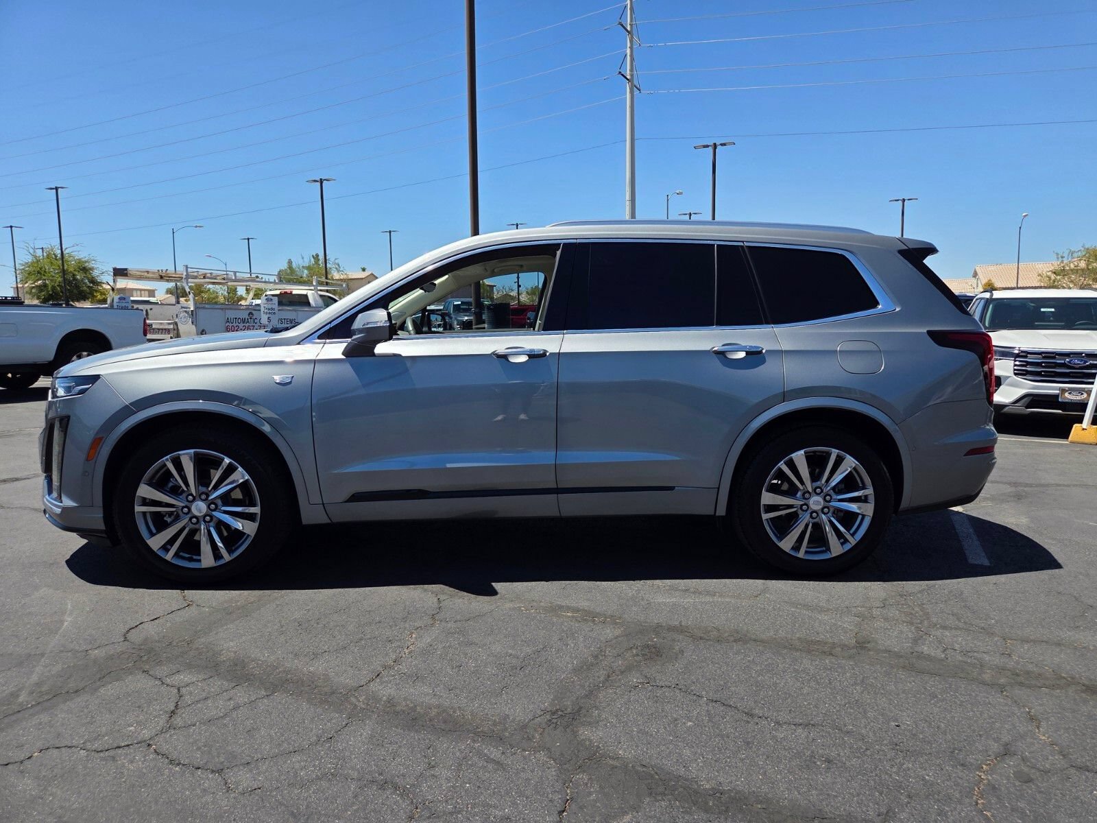 Used 2023 Cadillac XT6 Premium Luxury w/ Technology Package FWD image 3