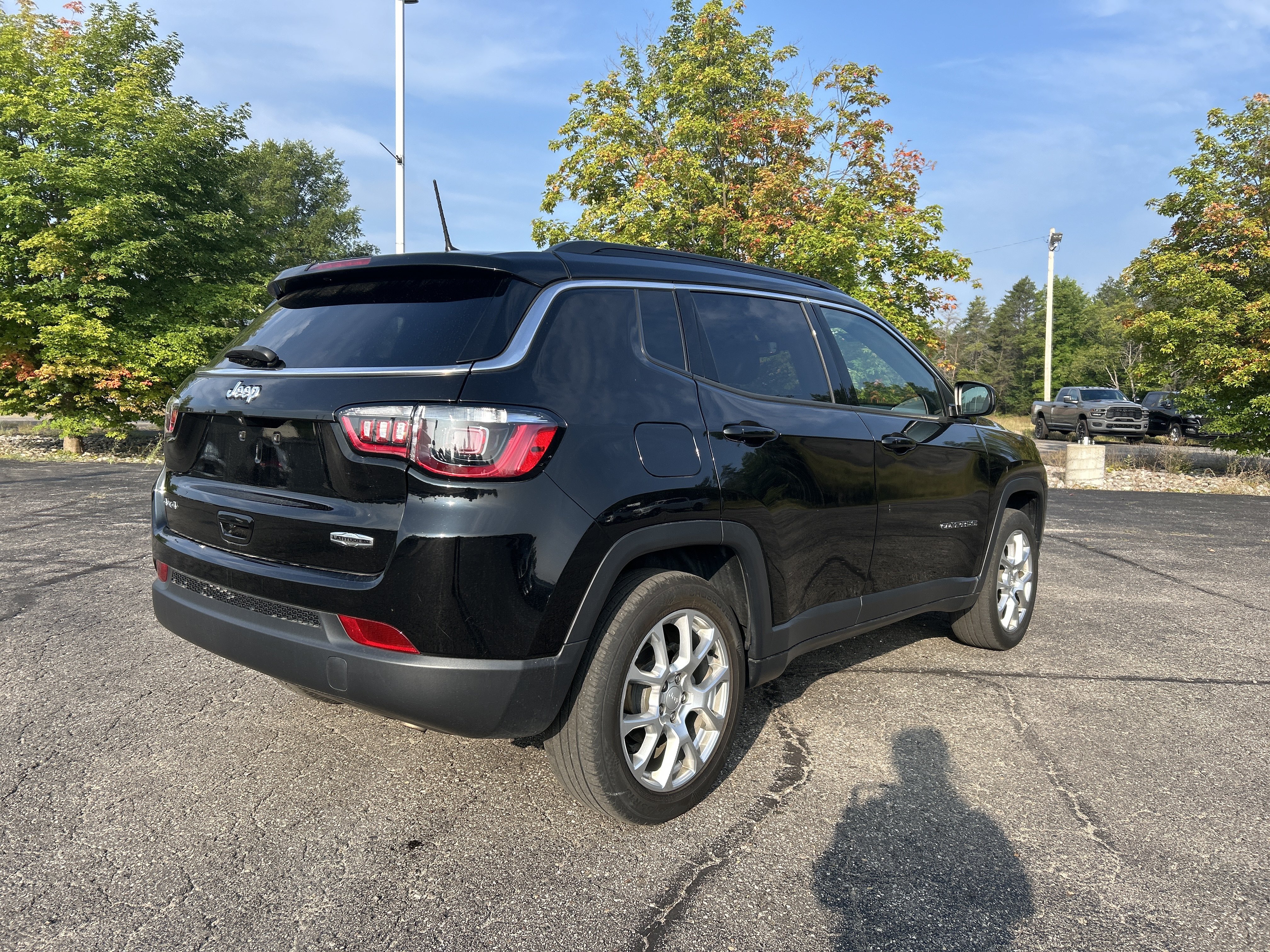 Used 2023 Jeep Compass Latitude AWD/4WD image 4