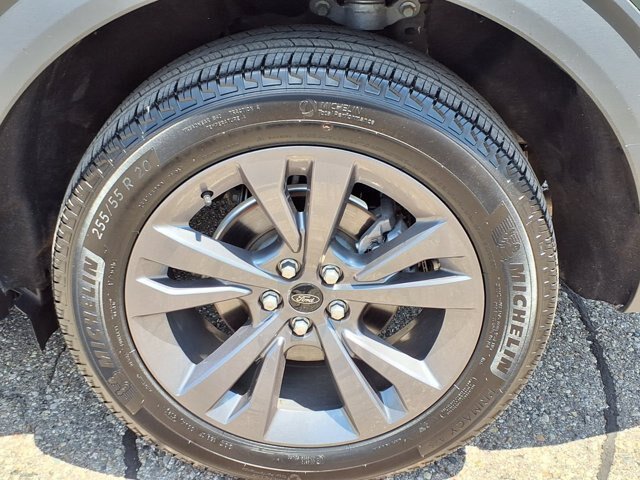 Certified 2024 Ford Explorer XLT w/ Equipment Group 202A AWD/4WD image 32