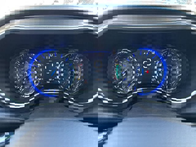 Used 2023 Chrysler Pacifica Touring-L image 16