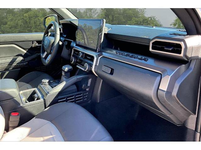 Used 2025 Toyota Tacoma TRD Off-Road AWD/4WD image 18