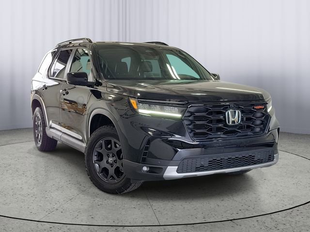 Used 2025 Honda Pilot TrailSport image 1