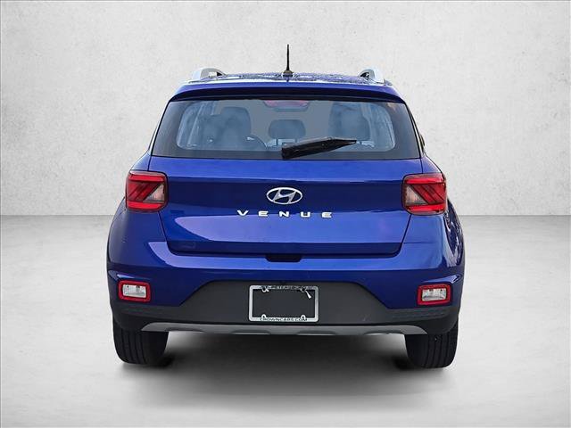 Used 2023 Hyundai Venue SEL FWD image 7