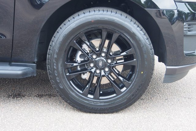 Certified 2024 Ford Expedition XLT RWD image 9