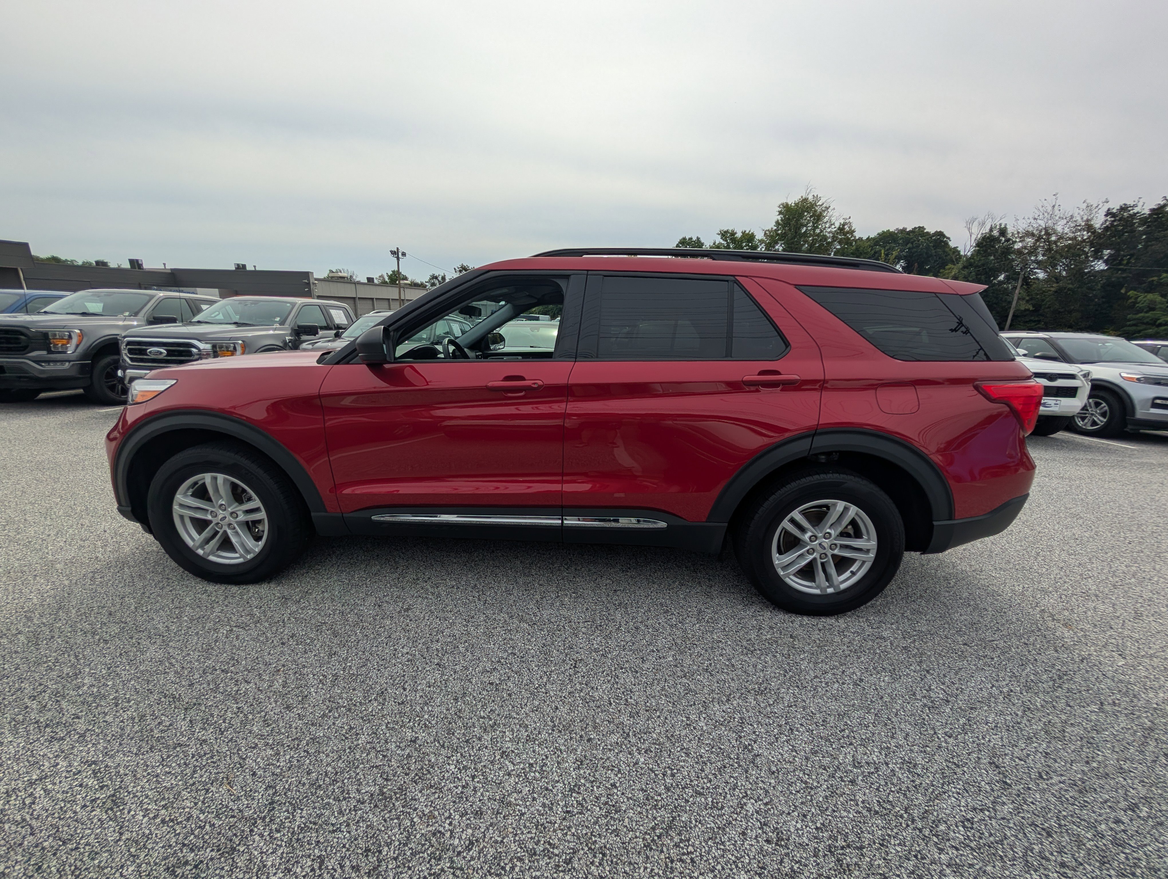 Certified 2022 Ford Explorer XLT w/ Equipment Group 202A image 3