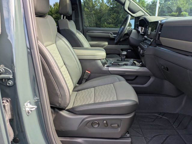 Used 2025 Chevrolet Silverado 1500 ZR2 w/ Technology Package image 36