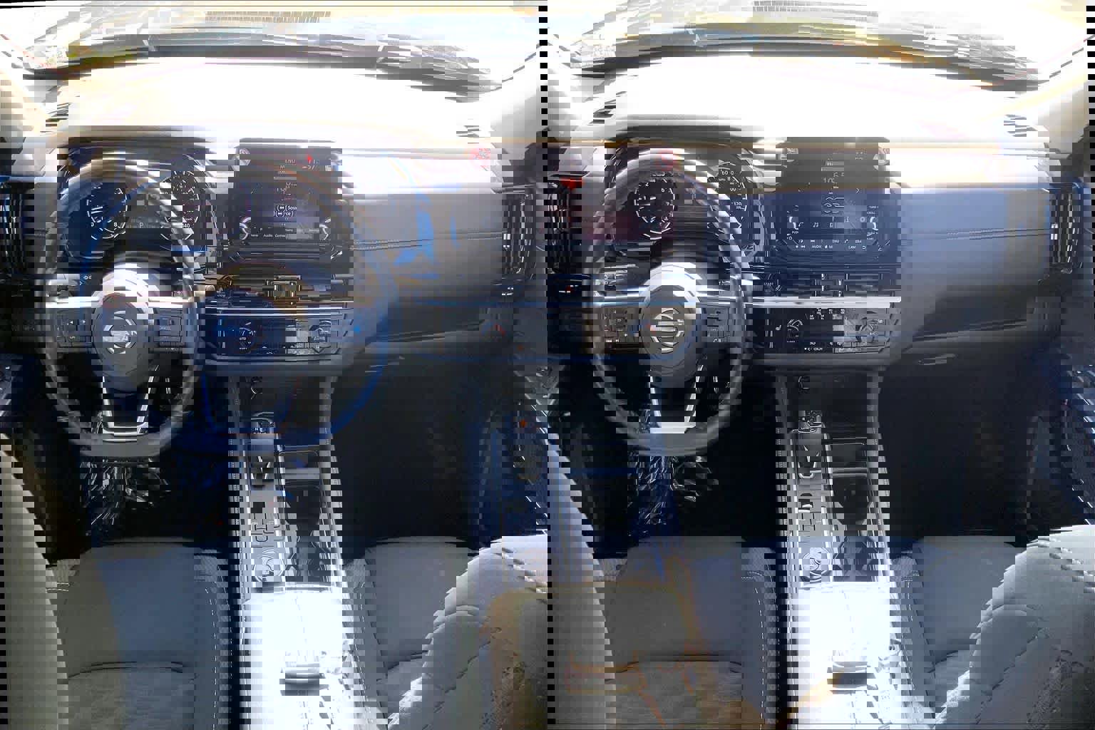 Used 2025 Nissan Pathfinder SV image 13