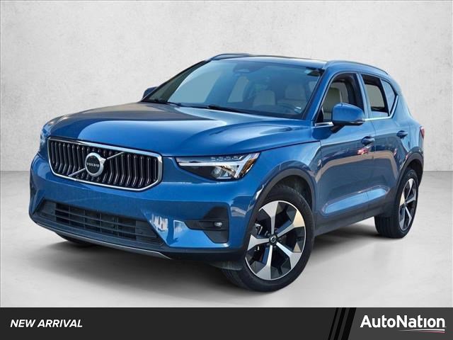 Used 2023 Volvo XC40 B5 Plus image 6