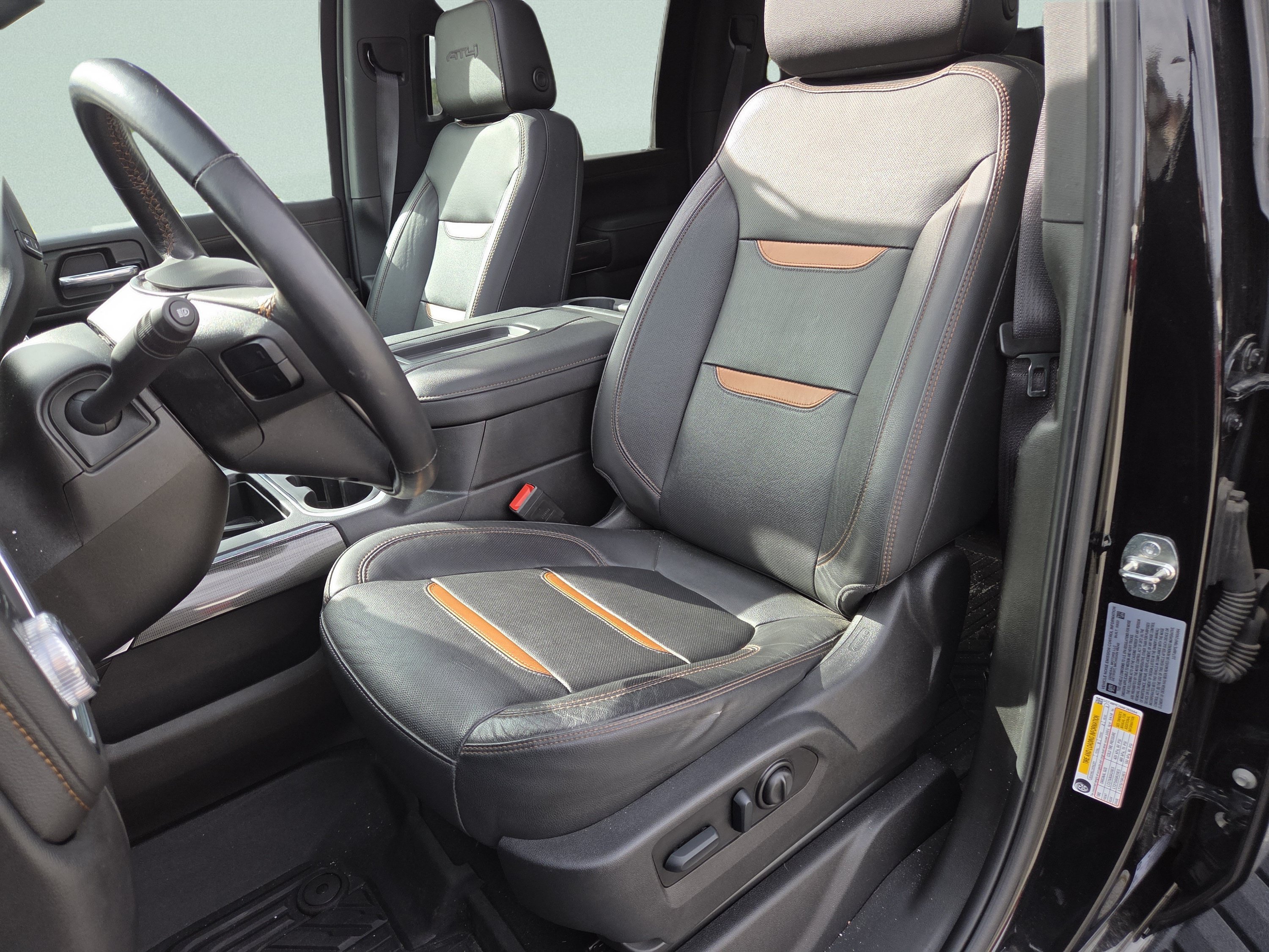 Used 2022 GMC Sierra 2500 AT4 w/ AT4 Premium Plus Package AWD/4WD image 6