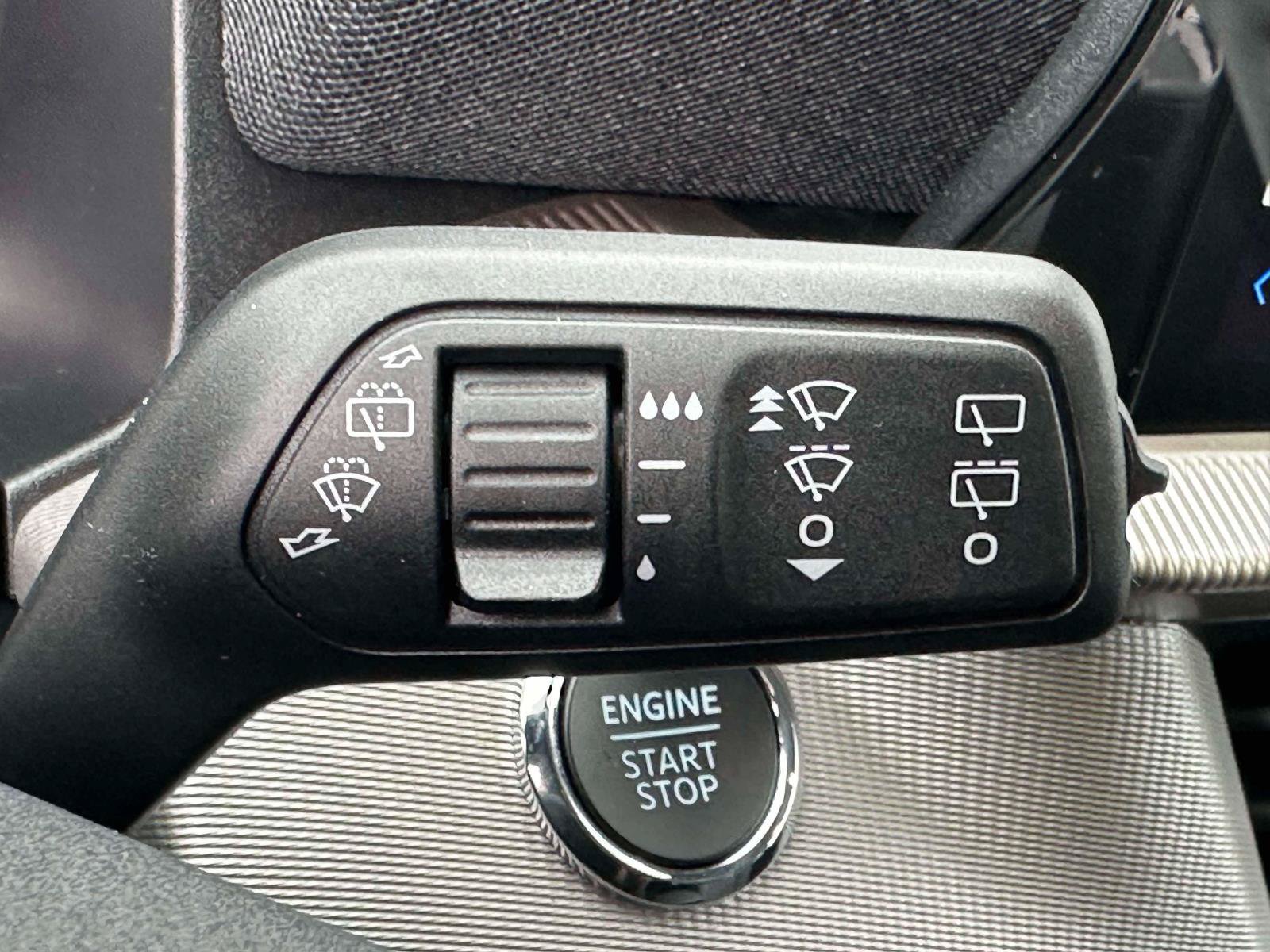 Certified 2025 Ford Explorer Active AWD/4WD image 23