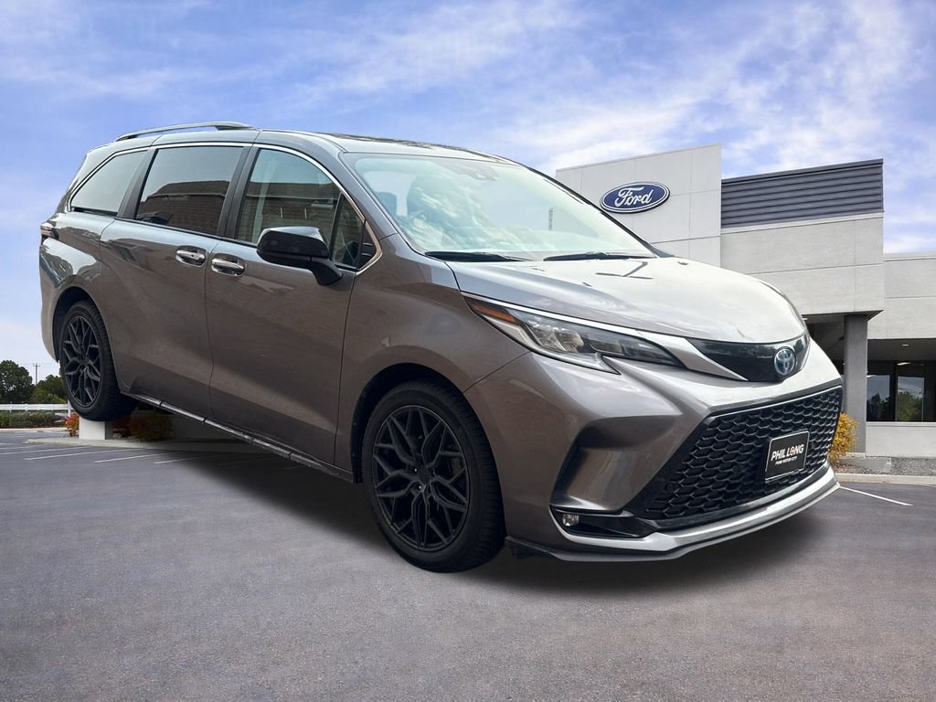 Used 2022 Toyota Sienna XSE w/ XSE Plus Package