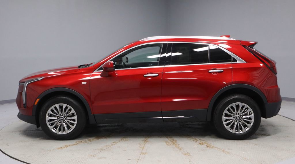 Used 2024 Cadillac XT4 Premium Luxury image 2