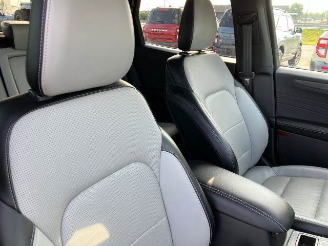Certified 2025 Ford Escape Platinum AWD/4WD image 22