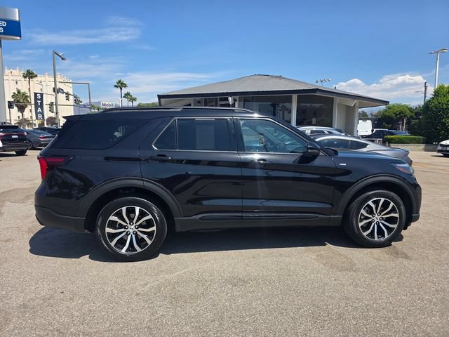 Certified 2025 Ford Explorer ST-Line AWD/4WD image 3