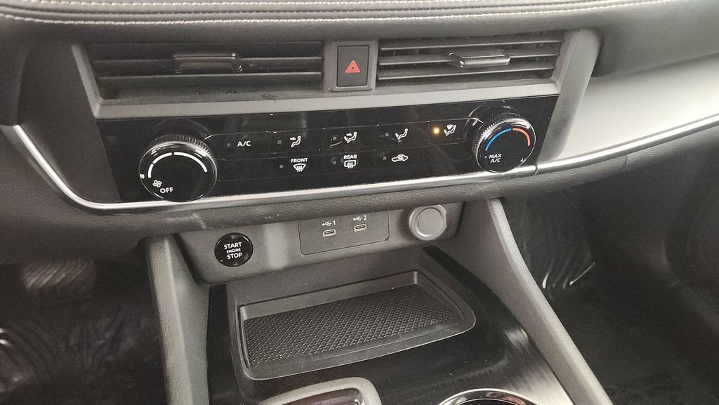 Used 2024 Nissan Rogue S AWD/4WD image 17