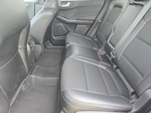 Certified 2025 Ford Escape SE FWD image 10