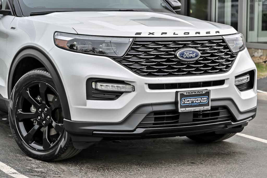 Certified 2023 Ford Explorer ST-Line AWD/4WD image 2