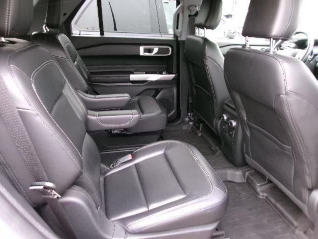 Certified 2022 Ford Explorer XLT w/ Equipment Group 202A AWD/4WD image 5
