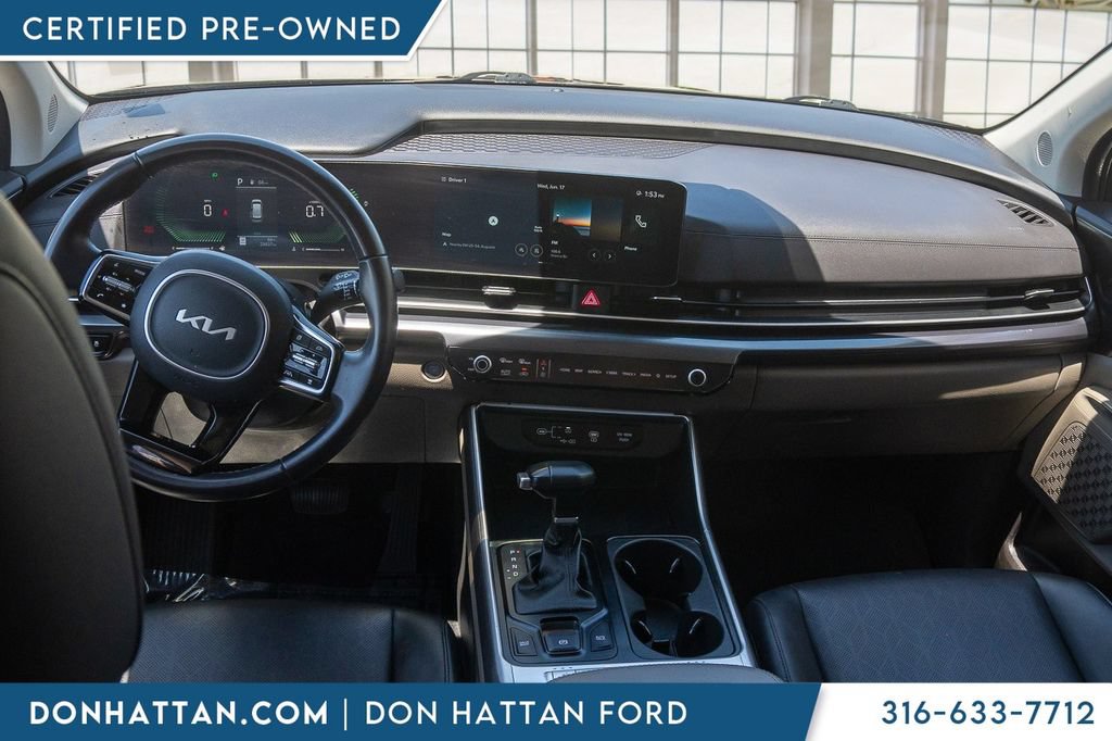 Used 2025 Kia Carnival FWD image 4