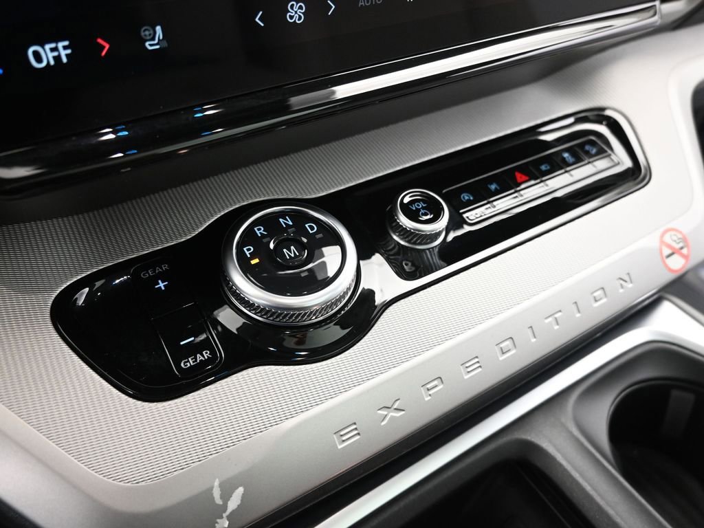 Certified 2025 Ford Expedition Active AWD/4WD image 44