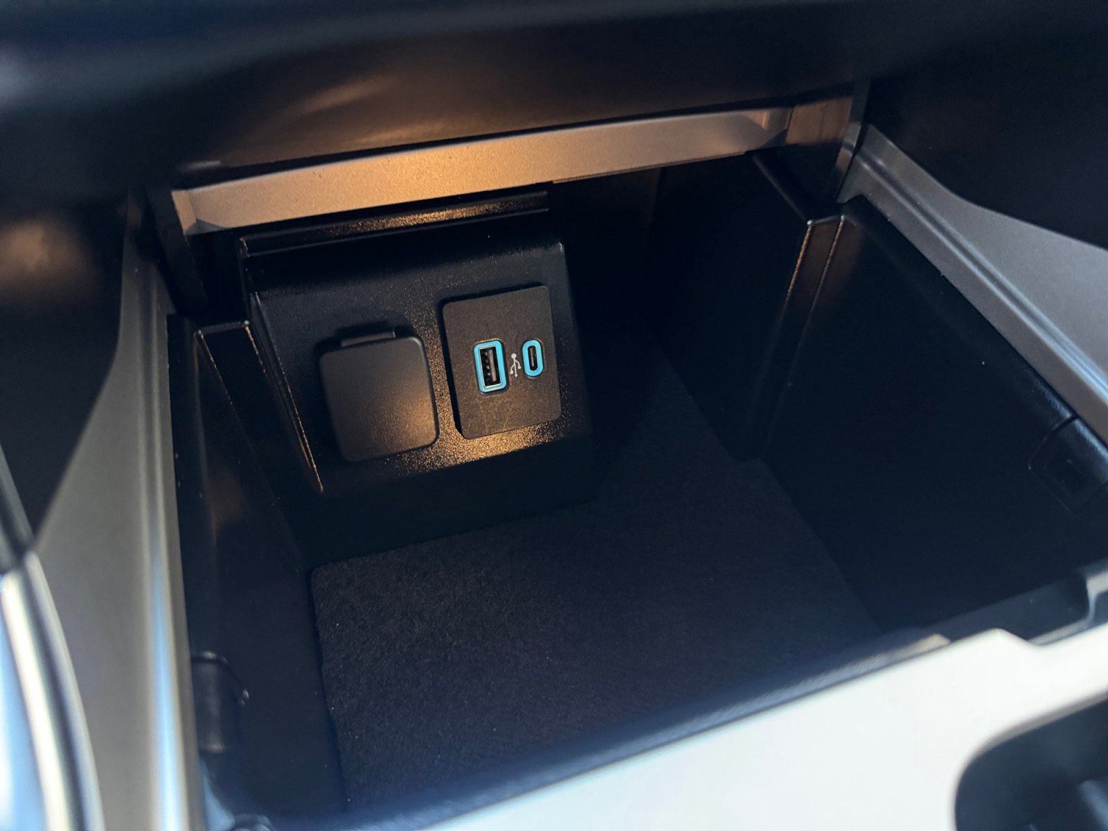 Certified 2023 Ford Explorer XLT w/ Equipment Group 202A image 23