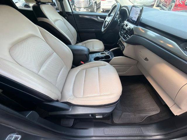 Certified 2022 Ford Escape Titanium AWD/4WD image 39