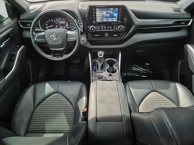 Used 2021 Toyota Highlander XSE FWD image 14