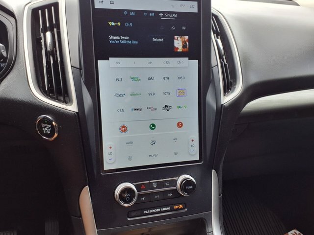 Certified 2023 Ford Edge SE w/ Black Appearance Package AWD/4WD image 3
