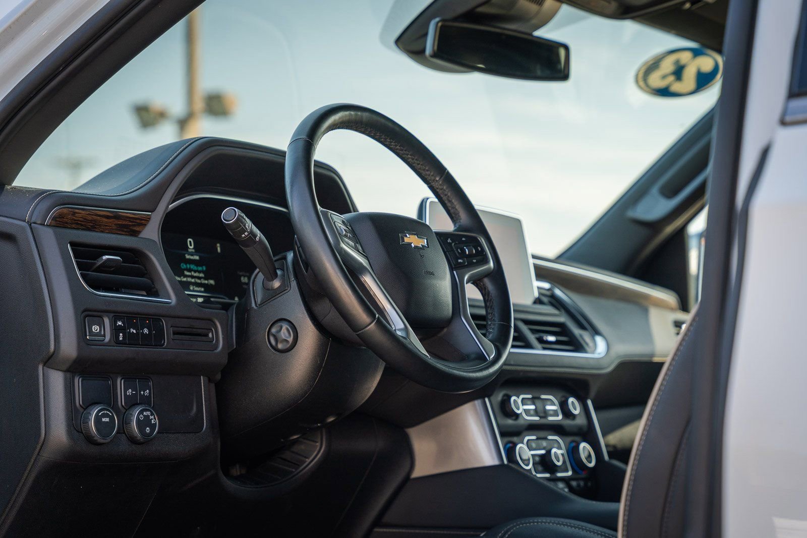 Used 2023 Chevrolet Suburban Premier image 21
