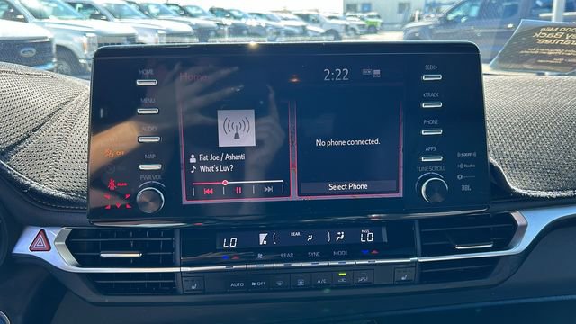 Used 2024 Toyota Sienna XLE Woodland Edition image 22