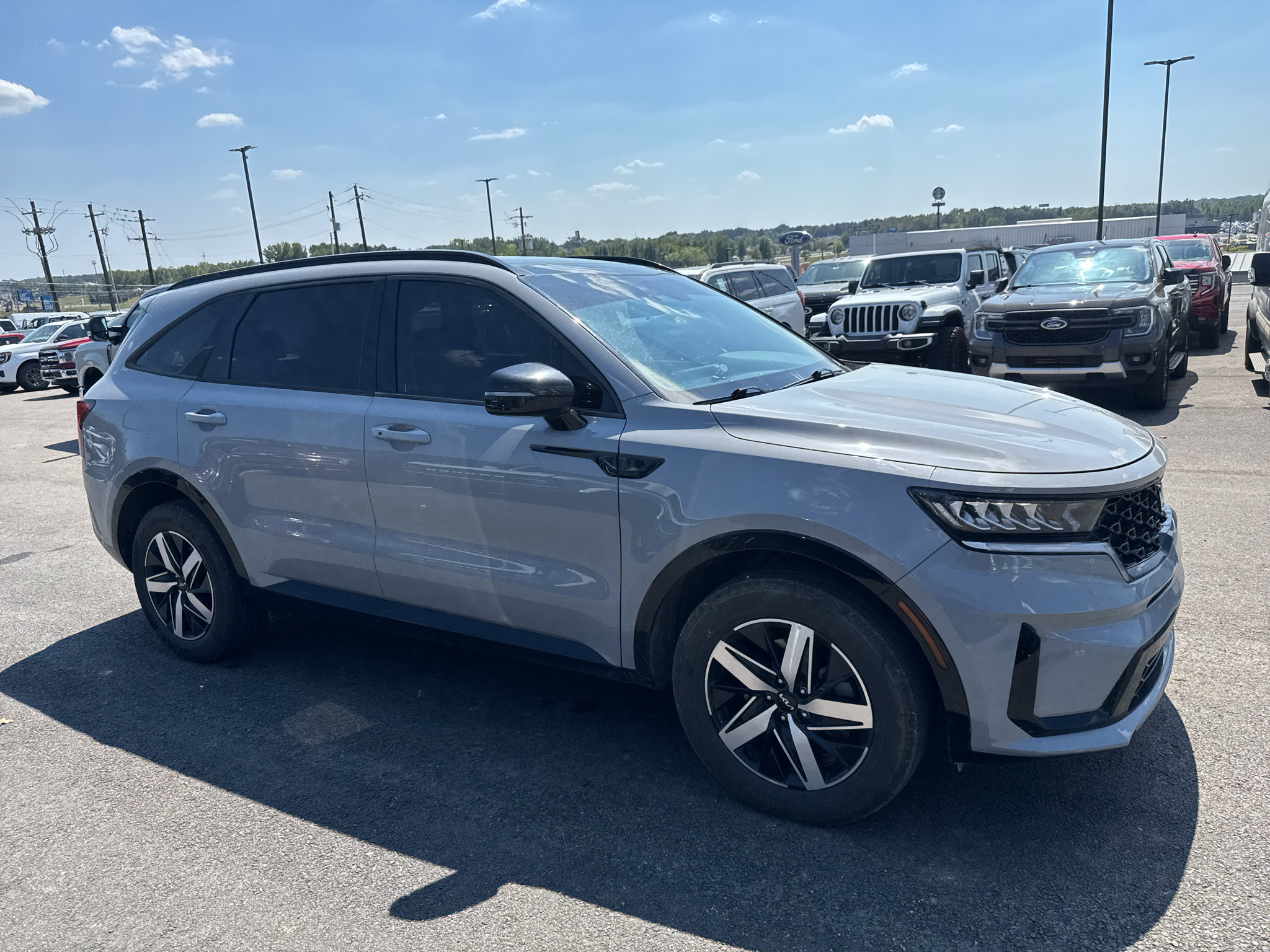 Used 2022 Kia Sorento EX w/ Panoramic Sunroof Package FWD image 4