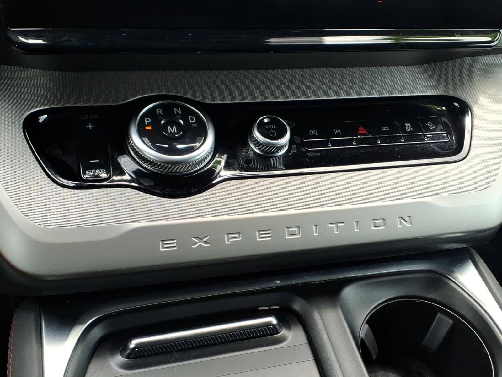 Certified 2025 Ford Expedition Active AWD/4WD image 22