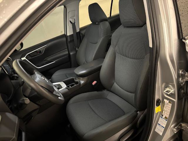 Used 2022 Toyota RAV4 LE AWD/4WD image 17