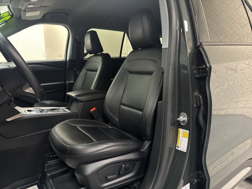 Certified 2022 Ford Explorer XLT w/ Equipment Group 202A image 8