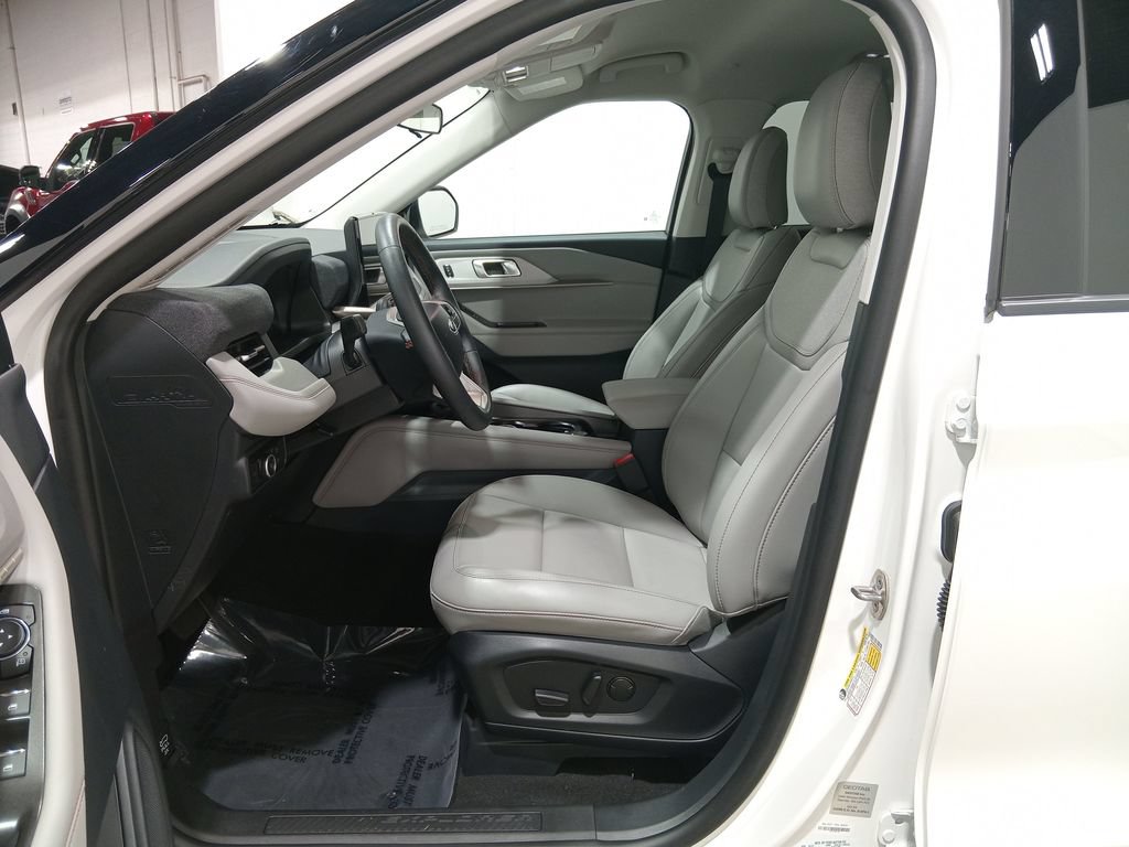 Certified 2025 Ford Explorer Active w/ Active Comfort Package AWD/4WD image 18