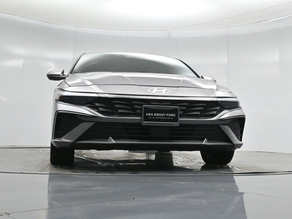 Used 2024 Hyundai Elantra Limited image 31