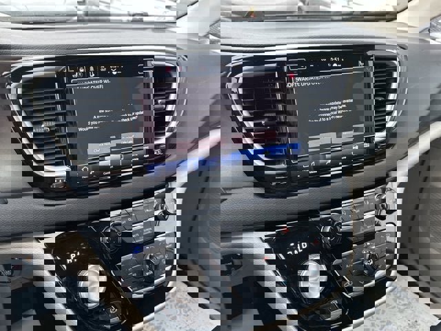 Used 2024 Chrysler Pacifica Touring-L image 16