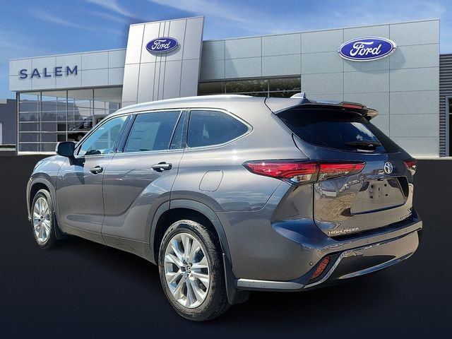 Used 2021 Toyota Highlander Limited AWD/4WD image 4