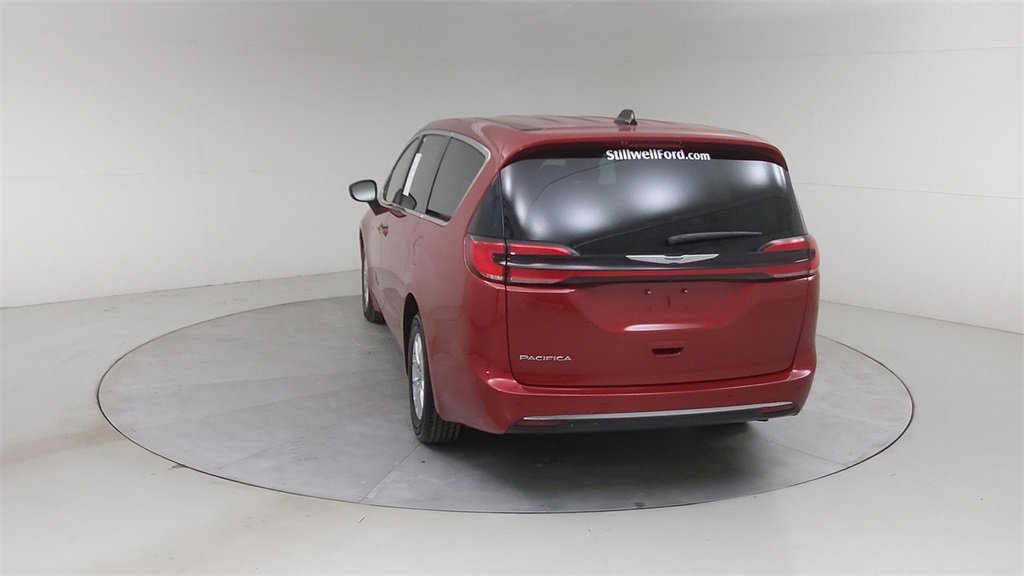 Used 2024 Chrysler Pacifica Touring-L image 15