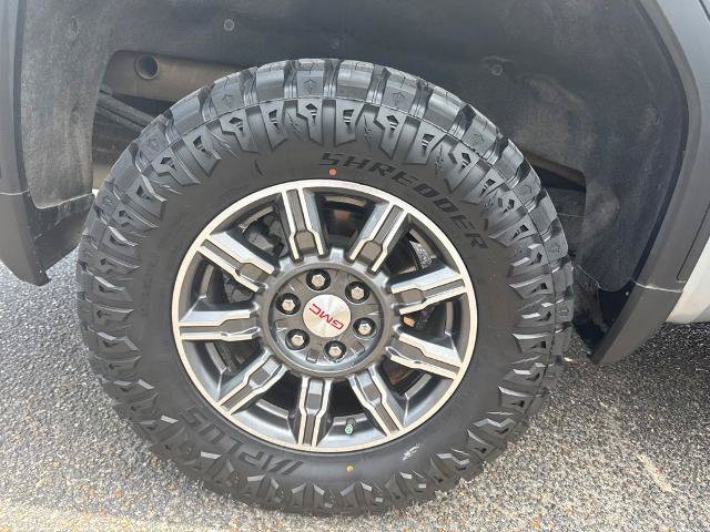 Used 2024 GMC Sierra 1500 AT4 w/ Technology Package AWD/4WD image 9