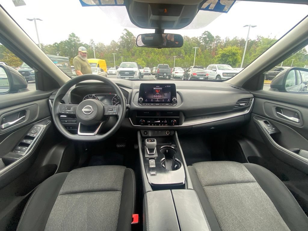 Used 2024 Nissan Rogue SV FWD image 25