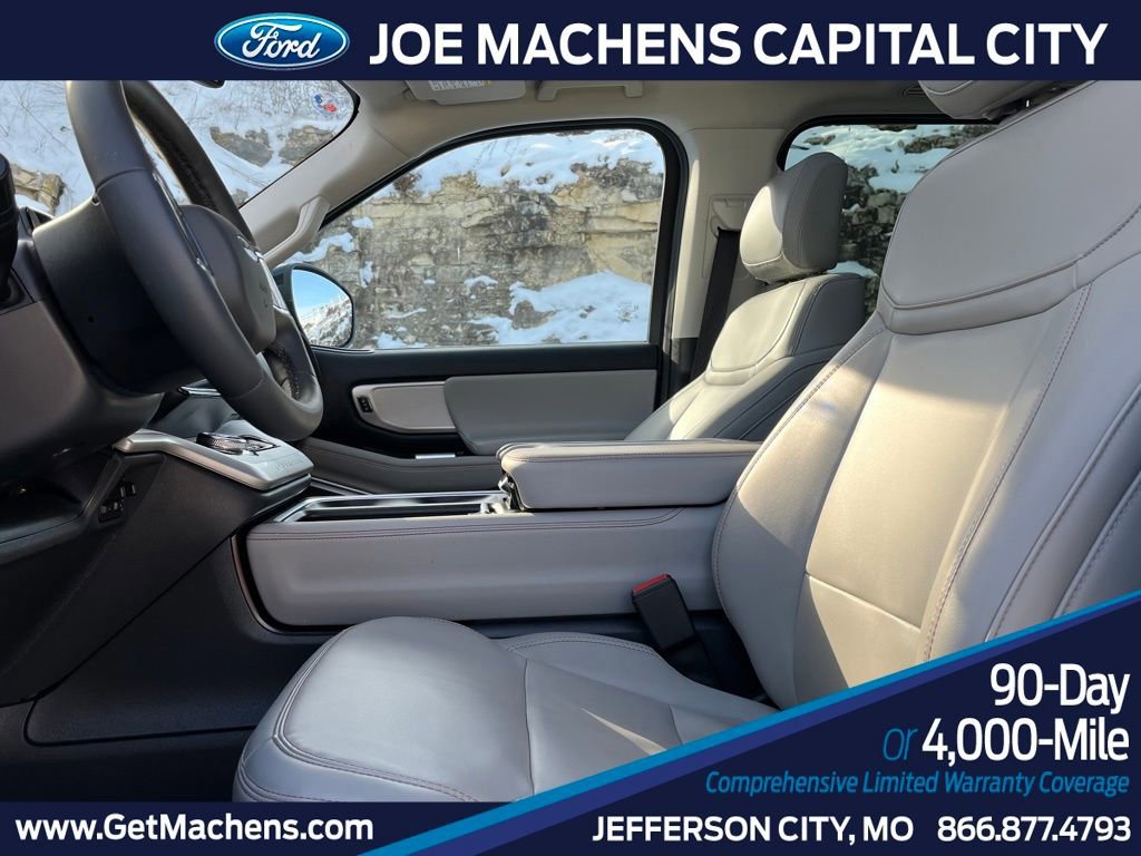 Certified 2025 Ford Expedition Active image 19